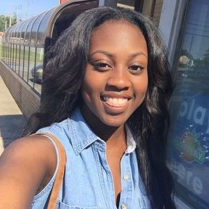 Meet your Posher, Amia